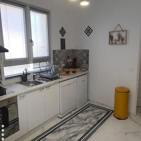 Cosy Cdg Paris Asterix Apartment *