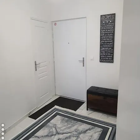Cosy Cdg Paris Asterix Apartment